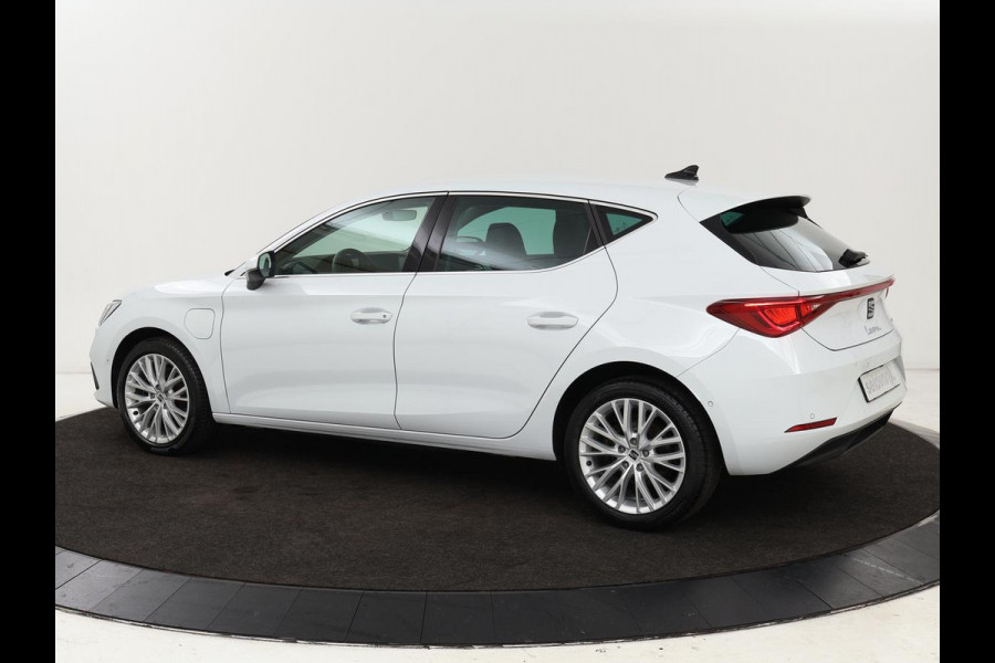 Seat Leon 1.4 TSI e-Hybrid PHEV | Stoel & stuurverwarming | Leder/Alcantara | Carplay | Camera | Navigatie | Memory | Park Assist | Full LED