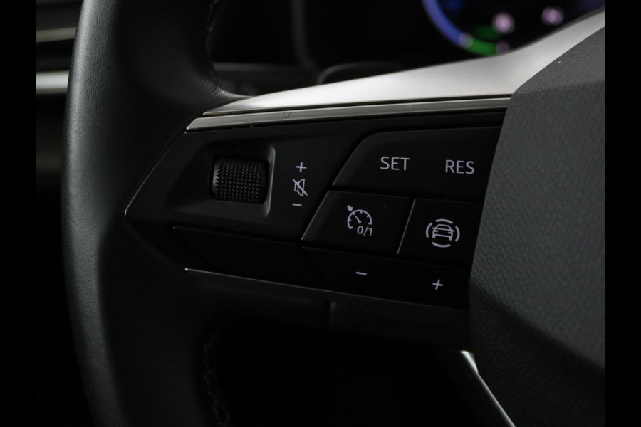 Seat Leon 1.4 TSI e-Hybrid PHEV | Stoel & stuurverwarming | Leder/Alcantara | Carplay | Camera | Navigatie | Memory | Park Assist | Full LED