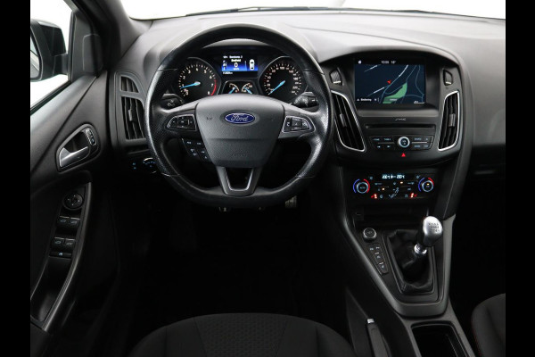 Ford Focus 1.0 EcoBoost 140pk ST-Line | Stoel & stuurverwarming | Xenon | Carplay | Navigatie | Climate control | Parkeerhulp | Cruise control