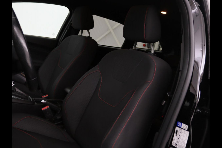 Ford Focus 1.0 EcoBoost 140pk ST-Line | Stoel & stuurverwarming | Xenon | Carplay | Navigatie | Climate control | Parkeerhulp | Cruise control