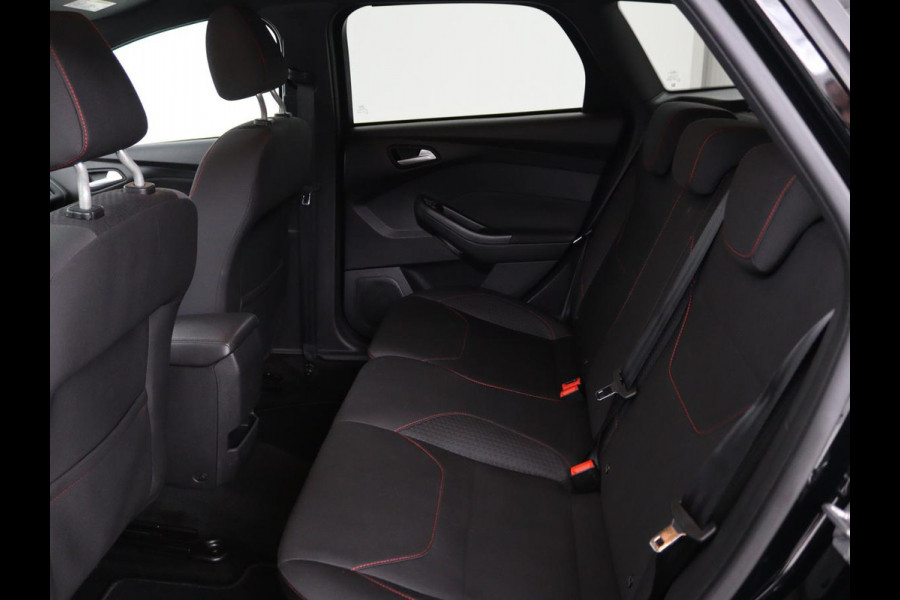 Ford Focus 1.0 EcoBoost 140pk ST-Line | Stoel & stuurverwarming | Xenon | Carplay | Navigatie | Climate control | Parkeerhulp | Cruise control