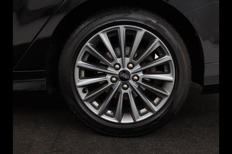 Ford Focus 1.0 EcoBoost 140pk ST-Line | Stoel & stuurverwarming | Xenon | Carplay | Navigatie | Climate control | Parkeerhulp | Cruise control