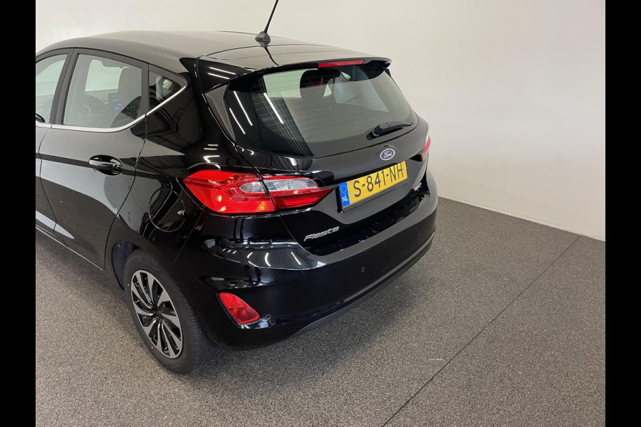 Ford Fiesta 1.0 EcoBoost Hybrid Titanium Climate control Navigatie Cruise control LED Apple Carplay/ Android Auto Achteruitrij camera Parkeersensor voor