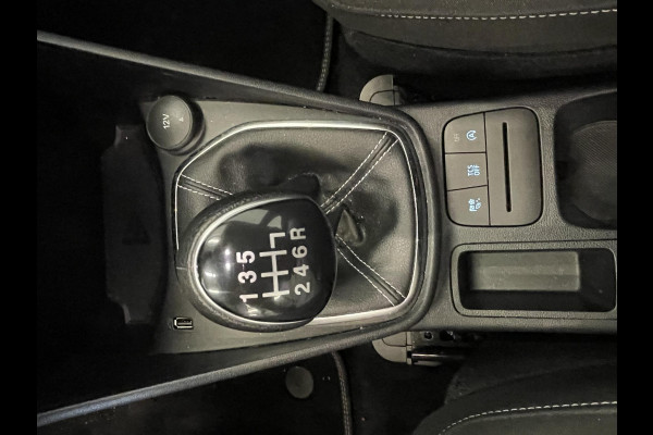 Ford Fiesta 1.0 EcoBoost Hybrid Titanium Climate control Navigatie Cruise control LED Apple Carplay/ Android Auto Achteruitrij camera Parkeersensor voor