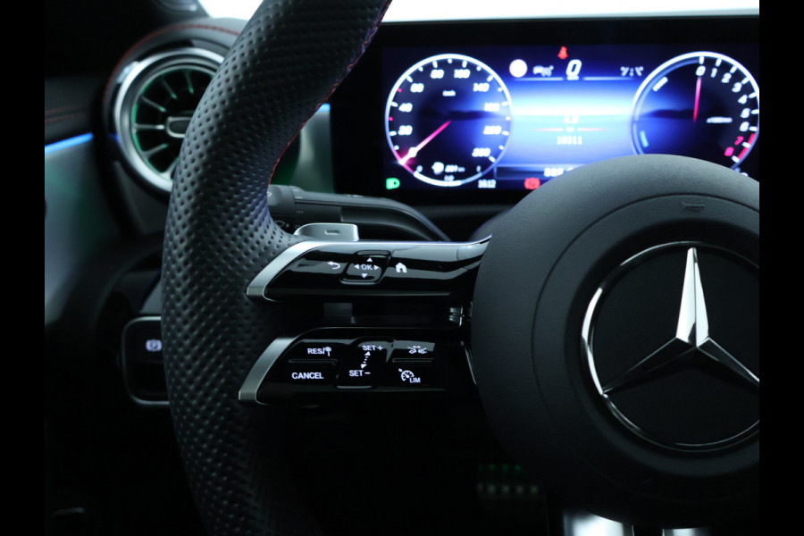 Mercedes-Benz CLA-Klasse 250 e AMG Line | AMG Line | Panorama Schuif-Kanteldak | NIght Pakket | Sfeerverlichting | Trekhaak | Inclusief 24 maanden MB Certified garantie voor Europa.