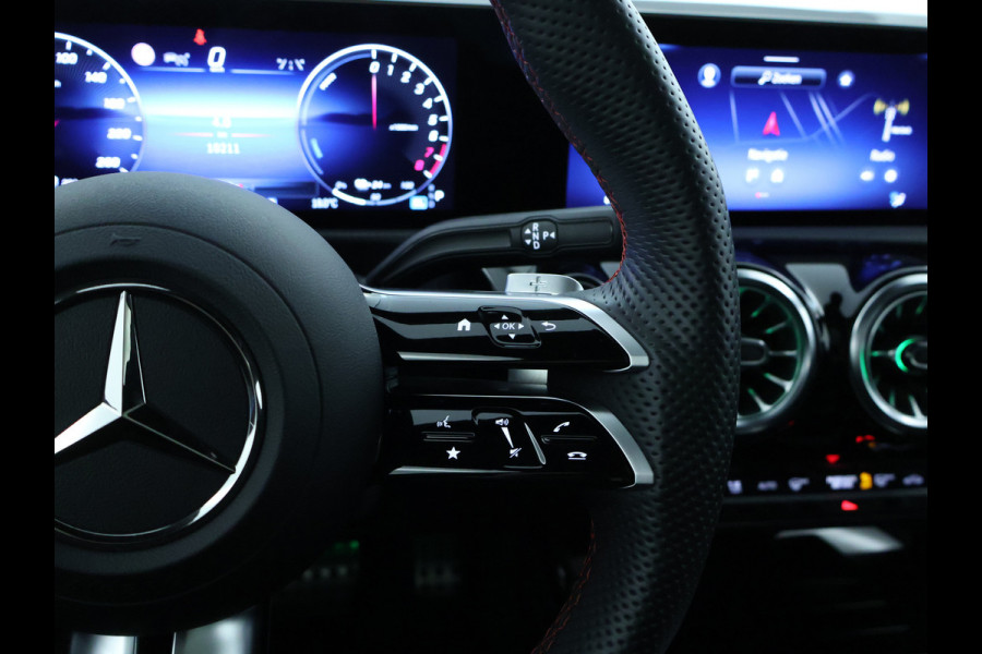 Mercedes-Benz CLA-Klasse 250 e AMG Line | AMG Line | Panorama Schuif-Kanteldak | NIght Pakket | Sfeerverlichting | Trekhaak | Inclusief 24 maanden MB Certified garantie voor Europa.