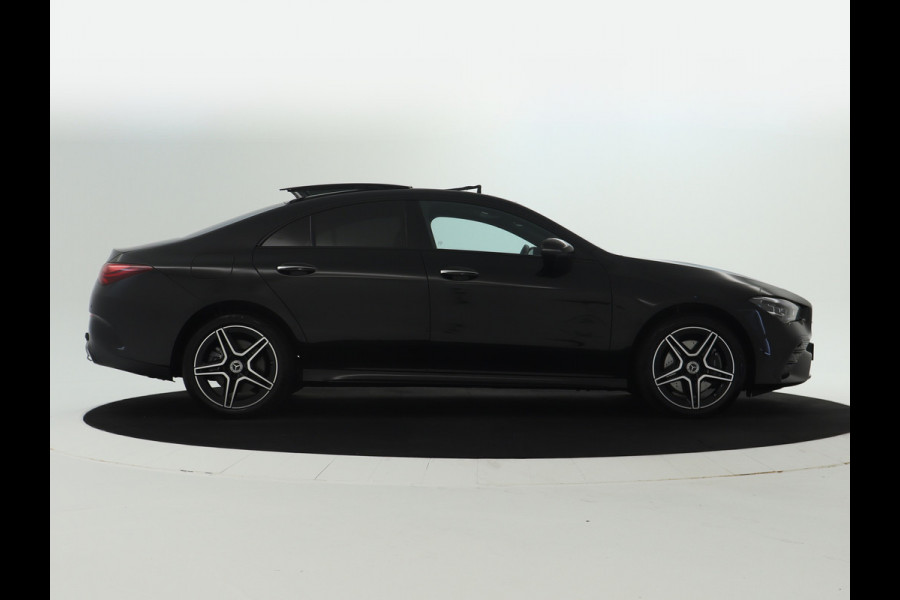 Mercedes-Benz CLA-Klasse 250 e AMG Line | AMG Line | Panorama Schuif-Kanteldak | NIght Pakket | Sfeerverlichting | Trekhaak | Inclusief 24 maanden MB Certified garantie voor Europa.