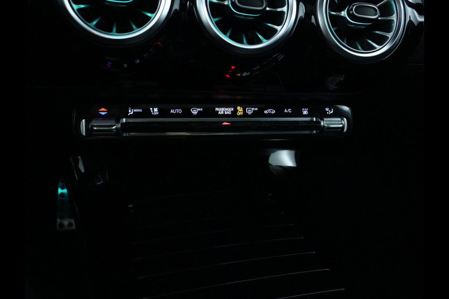 Mercedes-Benz CLA-Klasse 250 e AMG Line | AMG Line | Panorama Schuif-Kanteldak | NIght Pakket | Sfeerverlichting | Trekhaak | Inclusief 24 maanden MB Certified garantie voor Europa.