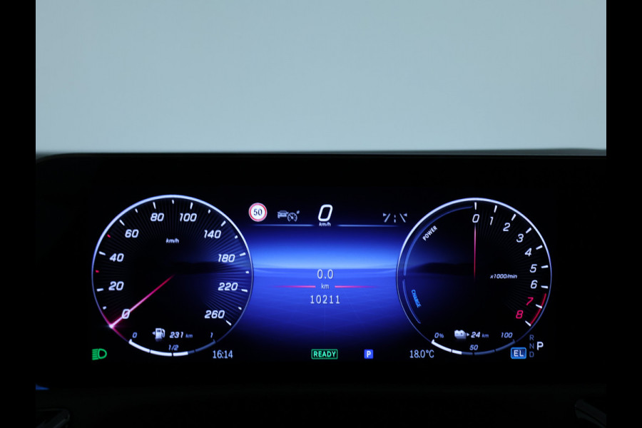 Mercedes-Benz CLA-Klasse 250 e AMG Line | AMG Line | Panorama Schuif-Kanteldak | NIght Pakket | Sfeerverlichting | Trekhaak | Inclusief 24 maanden MB Certified garantie voor Europa.