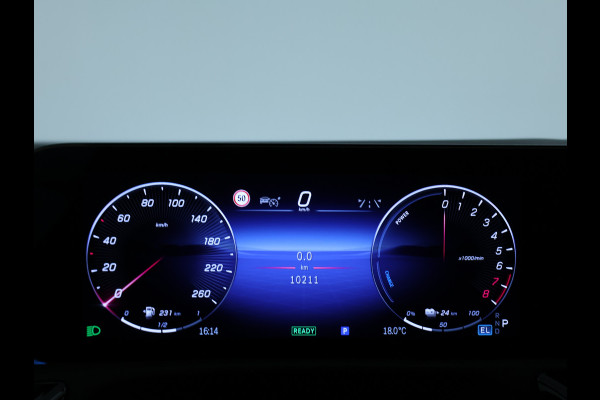 Mercedes-Benz CLA-Klasse 250 e AMG Line | AMG Line | Panorama Schuif-Kanteldak | NIght Pakket | Sfeerverlichting | Trekhaak | Inclusief 24 maanden MB Certified garantie voor Europa.