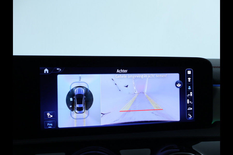 Mercedes-Benz CLA-Klasse 250 e AMG Line | AMG Line | Panorama Schuif-Kanteldak | NIght Pakket | Sfeerverlichting | Trekhaak | Inclusief 24 maanden MB Certified garantie voor Europa.