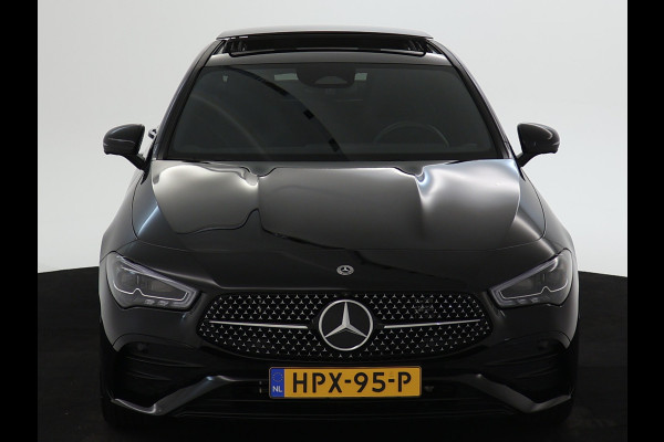 Mercedes-Benz CLA-Klasse 250 e AMG Line | AMG Line | Panorama Schuif-Kanteldak | NIght Pakket | Sfeerverlichting | Trekhaak | Inclusief 24 maanden MB Certified garantie voor Europa.