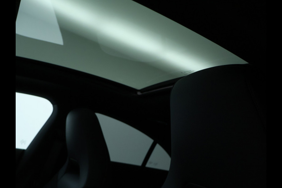 Mercedes-Benz CLA-Klasse 250 e AMG Line | AMG Line | Panorama Schuif-Kanteldak | NIght Pakket | Sfeerverlichting | Trekhaak | Inclusief 24 maanden MB Certified garantie voor Europa.