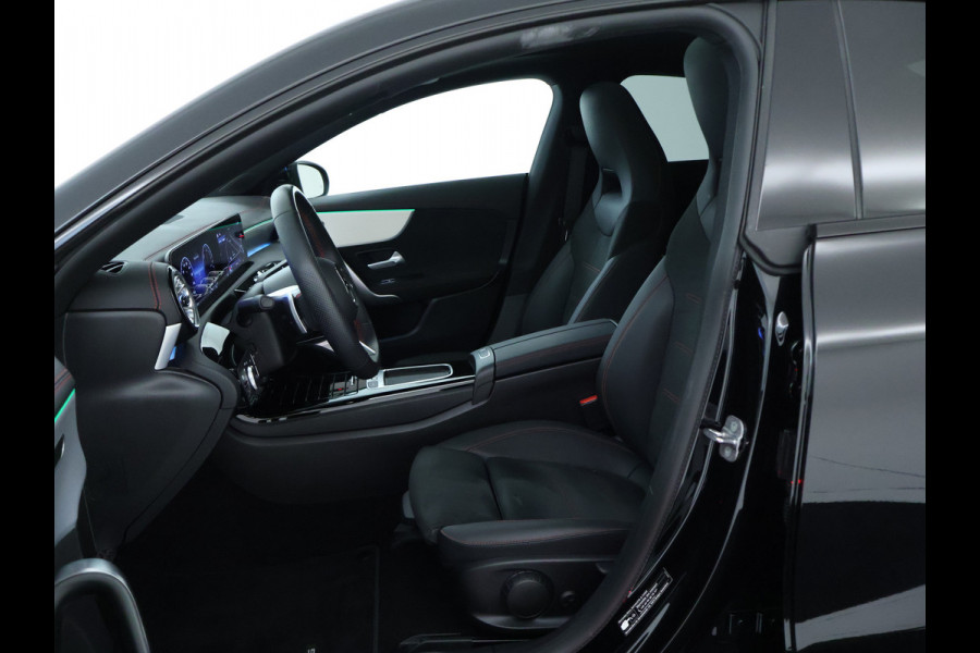 Mercedes-Benz CLA-Klasse 250 e AMG Line | AMG Line | Panorama Schuif-Kanteldak | NIght Pakket | Sfeerverlichting | Trekhaak | Inclusief 24 maanden MB Certified garantie voor Europa.