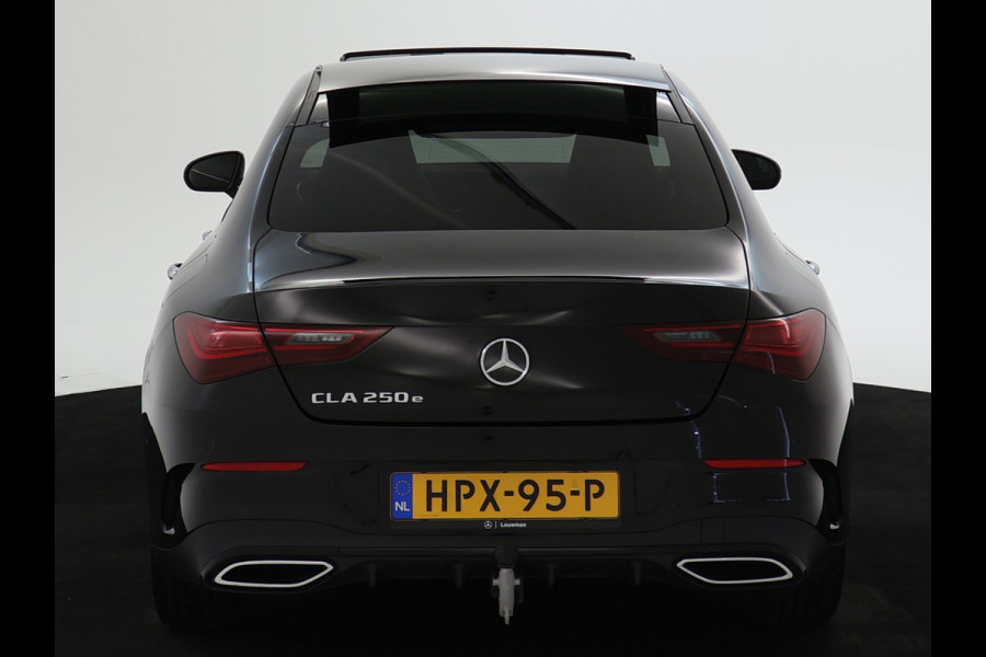 Mercedes-Benz CLA-Klasse 250 e AMG Line | AMG Line | Panorama Schuif-Kanteldak | NIght Pakket | Sfeerverlichting | Trekhaak | Inclusief 24 maanden MB Certified garantie voor Europa.