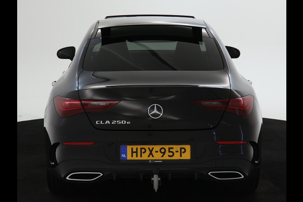 Mercedes-Benz CLA-Klasse 250 e AMG Line | AMG Line | Panorama Schuif-Kanteldak | NIght Pakket | Sfeerverlichting | Trekhaak | Inclusief 24 maanden MB Certified garantie voor Europa.