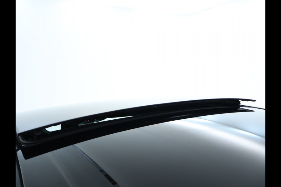Mercedes-Benz CLA-Klasse 250 e AMG Line | AMG Line | Panorama Schuif-Kanteldak | NIght Pakket | Sfeerverlichting | Trekhaak | Inclusief 24 maanden MB Certified garantie voor Europa.