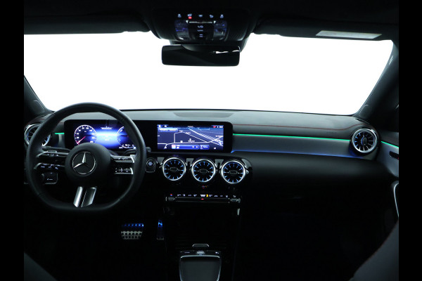 Mercedes-Benz CLA-Klasse 250 e AMG Line | AMG Line | Panorama Schuif-Kanteldak | NIght Pakket | Sfeerverlichting | Trekhaak | Inclusief 24 maanden MB Certified garantie voor Europa.