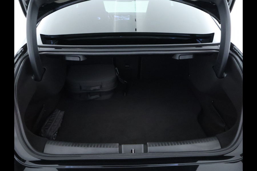 Mercedes-Benz CLA-Klasse 250 e AMG Line | AMG Line | Panorama Schuif-Kanteldak | NIght Pakket | Sfeerverlichting | Trekhaak | Inclusief 24 maanden MB Certified garantie voor Europa.