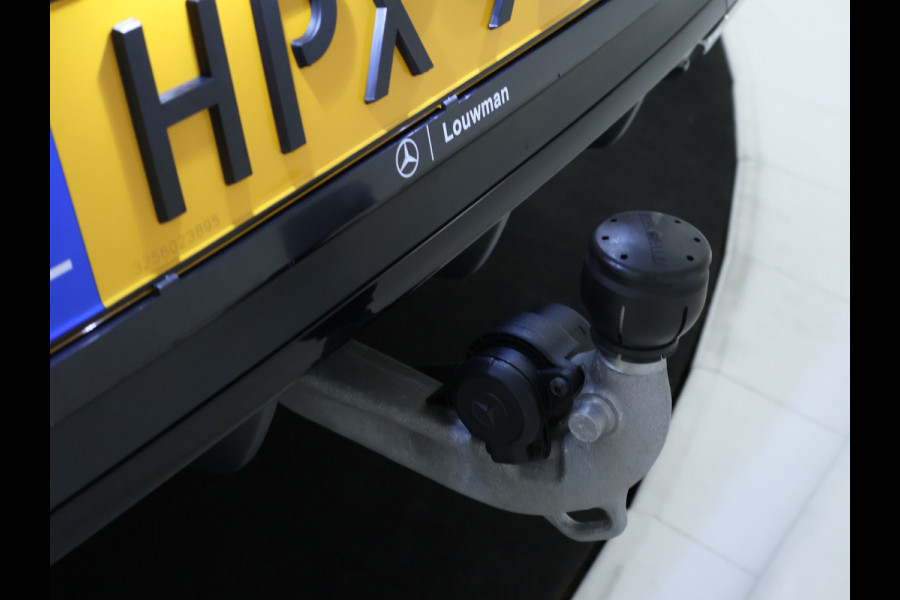 Mercedes-Benz CLA-Klasse 250 e AMG Line | AMG Line | Panorama Schuif-Kanteldak | NIght Pakket | Sfeerverlichting | Trekhaak | Inclusief 24 maanden MB Certified garantie voor Europa.
