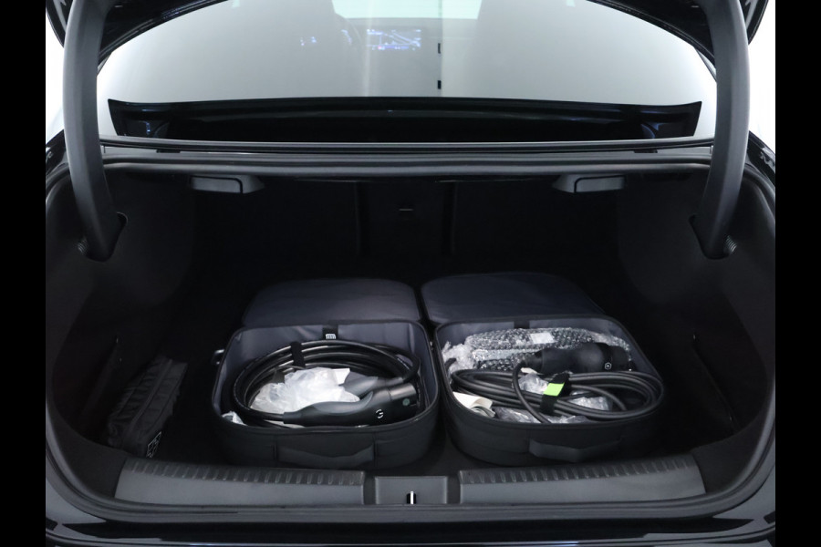 Mercedes-Benz CLA-Klasse 250 e AMG Line | AMG Line | Panorama Schuif-Kanteldak | NIght Pakket | Sfeerverlichting | Trekhaak | Inclusief 24 maanden MB Certified garantie voor Europa.