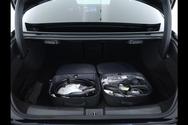 Mercedes-Benz CLA-Klasse 250 e AMG Line | AMG Line | Panorama Schuif-Kanteldak | NIght Pakket | Sfeerverlichting | Trekhaak | Inclusief 24 maanden MB Certified garantie voor Europa.