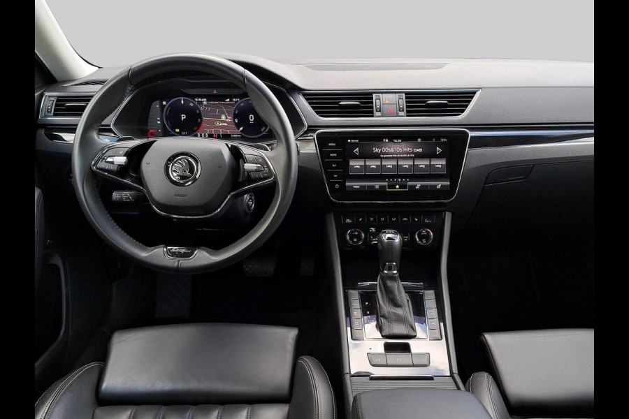 Škoda Superb Combi 1.4 TSI iV PHEV Laurin & Klement (L&K) | leder | memorystoelen | trekhaak