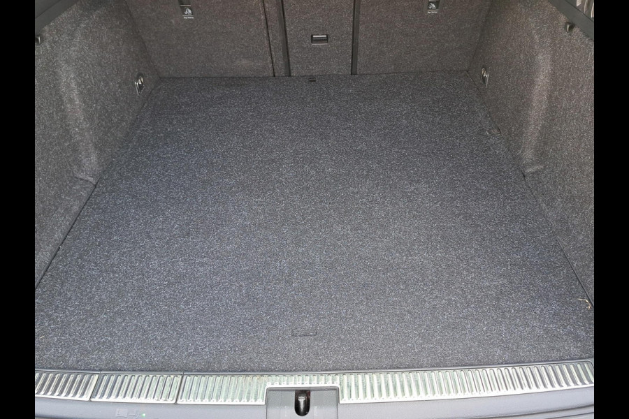 Škoda Superb Combi 1.4 TSI iV PHEV Laurin & Klement (L&K) | leder | memorystoelen | trekhaak