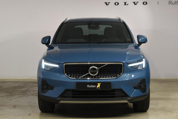 Volvo XC40 B3 177PK Automaat Core / Navigatie / Camera / Adaptieve Cruisecontrol / Stuur-Stoelverwarming / LM Velgen / Trekhaak /
