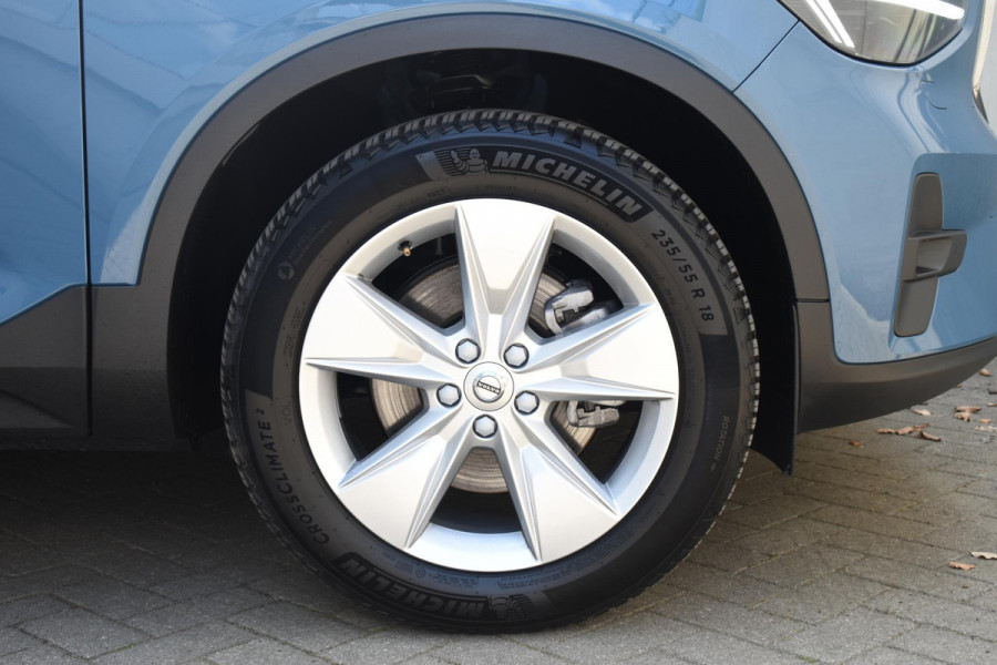 Volvo XC40 B3 177PK Automaat Core / Navigatie / Camera / Adaptieve Cruisecontrol / Stuur-Stoelverwarming / LM Velgen / Trekhaak /