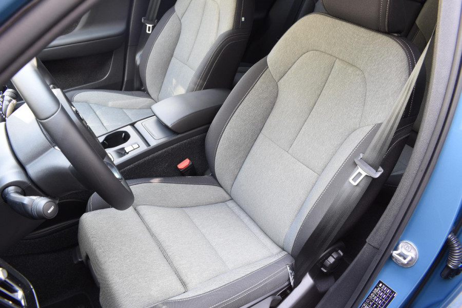 Volvo XC40 B3 177PK Automaat Core / Navigatie / Camera / Adaptieve Cruisecontrol / Stuur-Stoelverwarming / LM Velgen / Trekhaak /