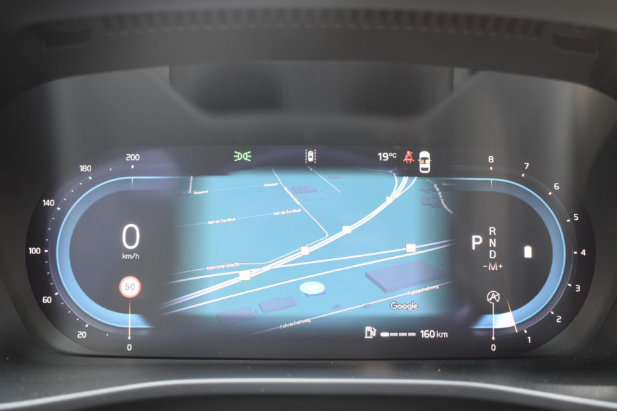 Volvo XC40 B3 177PK Automaat Core / Navigatie / Camera / Adaptieve Cruisecontrol / Stuur-Stoelverwarming / LM Velgen / Trekhaak /