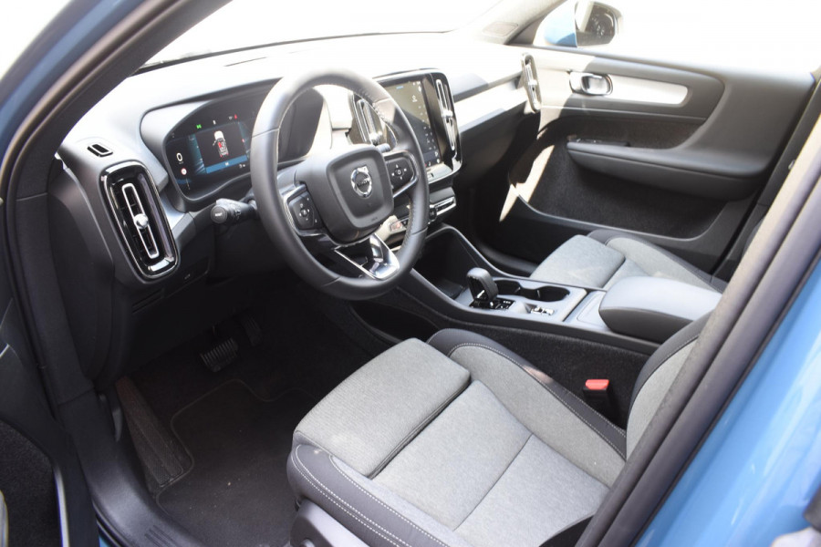 Volvo XC40 B3 177PK Automaat Core / Navigatie / Camera / Adaptieve Cruisecontrol / Stuur-Stoelverwarming / LM Velgen / Trekhaak /