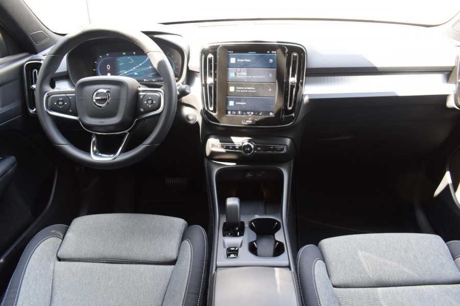 Volvo XC40 B3 177PK Automaat Core / Navigatie / Camera / Adaptieve Cruisecontrol / Stuur-Stoelverwarming / LM Velgen / Trekhaak /