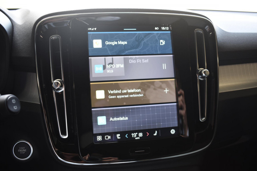 Volvo XC40 B3 177PK Automaat Core / Navigatie / Camera / Adaptieve Cruisecontrol / Stuur-Stoelverwarming / LM Velgen / Trekhaak /