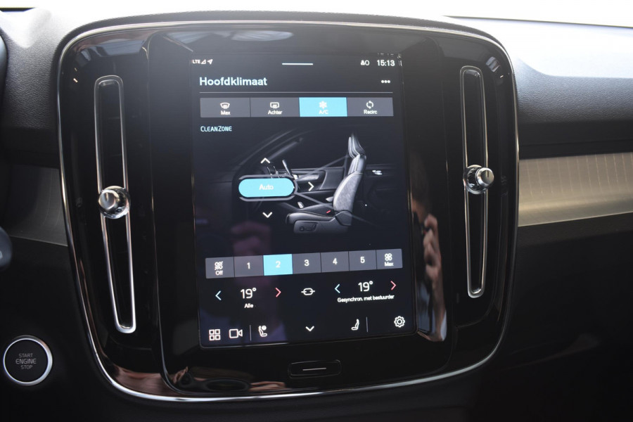 Volvo XC40 B3 177PK Automaat Core / Navigatie / Camera / Adaptieve Cruisecontrol / Stuur-Stoelverwarming / LM Velgen / Trekhaak /