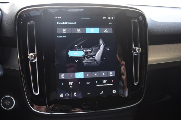 Volvo XC40 B3 177PK Automaat Core / Navigatie / Camera / Adaptieve Cruisecontrol / Stuur-Stoelverwarming / LM Velgen / Trekhaak /