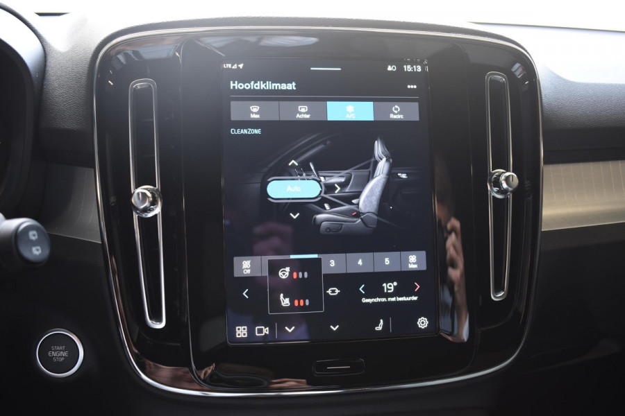 Volvo XC40 B3 177PK Automaat Core / Navigatie / Camera / Adaptieve Cruisecontrol / Stuur-Stoelverwarming / LM Velgen / Trekhaak /
