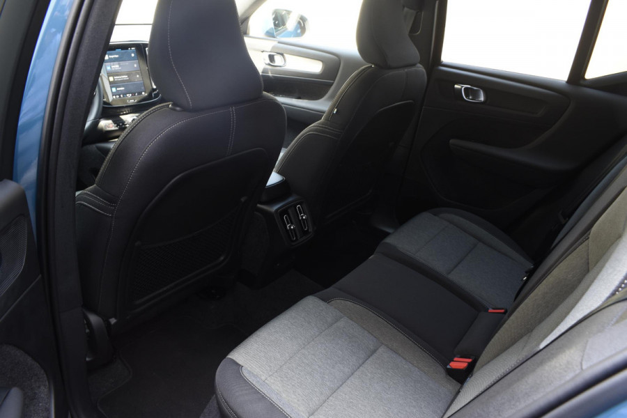 Volvo XC40 B3 177PK Automaat Core / Navigatie / Camera / Adaptieve Cruisecontrol / Stuur-Stoelverwarming / LM Velgen / Trekhaak /
