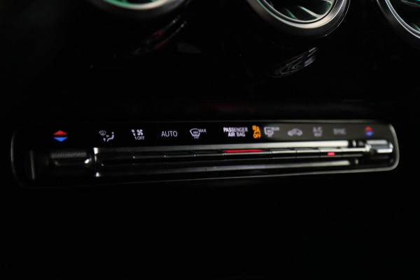Mercedes-Benz A-Klasse 200 AMG /PANO/MEMORY/KEYLESS/CAMERA/VOL!