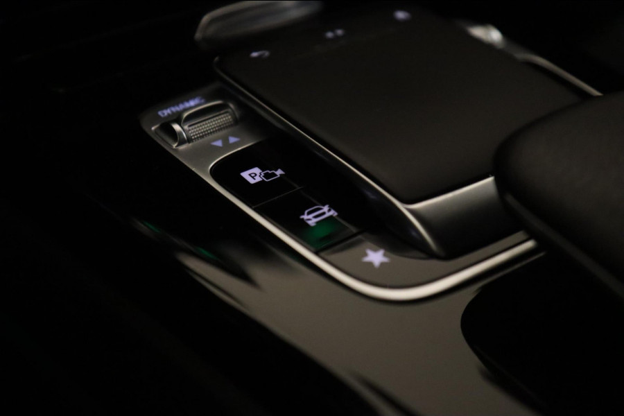 Mercedes-Benz A-Klasse 200 AMG /PANO/MEMORY/KEYLESS/CAMERA/VOL!