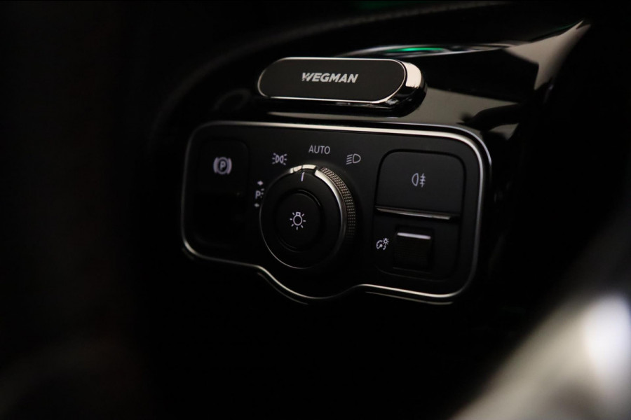 Mercedes-Benz A-Klasse 200 AMG /PANO/MEMORY/KEYLESS/CAMERA/VOL!
