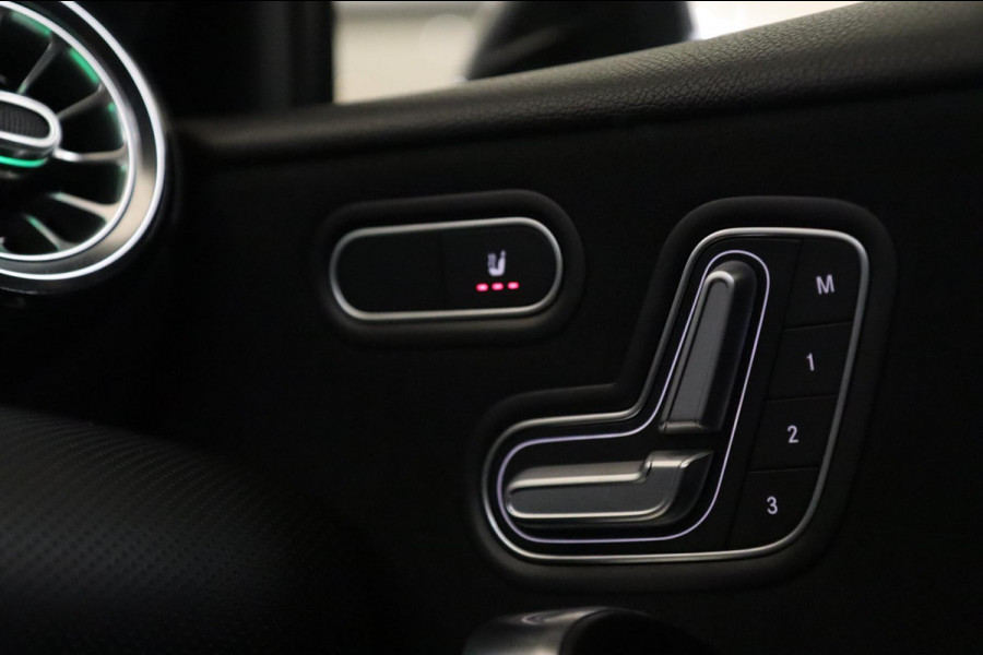 Mercedes-Benz A-Klasse 200 AMG /PANO/MEMORY/KEYLESS/CAMERA/VOL!