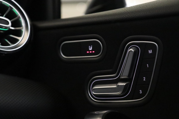 Mercedes-Benz A-Klasse 200 AMG /PANO/MEMORY/KEYLESS/CAMERA/VOL!