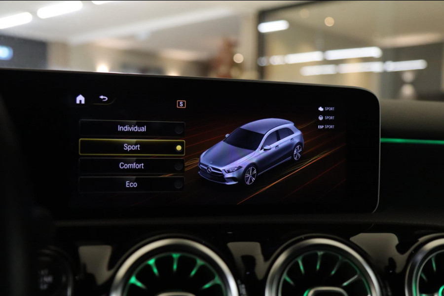 Mercedes-Benz A-Klasse 200 AMG /PANO/MEMORY/KEYLESS/CAMERA/VOL!