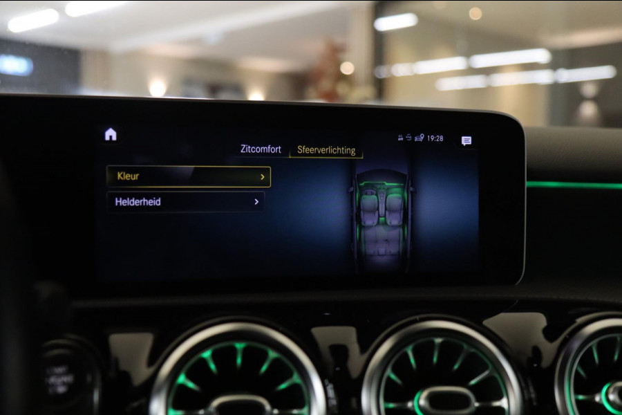 Mercedes-Benz A-Klasse 200 AMG /PANO/MEMORY/KEYLESS/CAMERA/VOL!