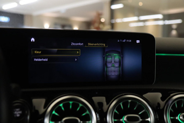 Mercedes-Benz A-Klasse 200 AMG /PANO/MEMORY/KEYLESS/CAMERA/VOL!