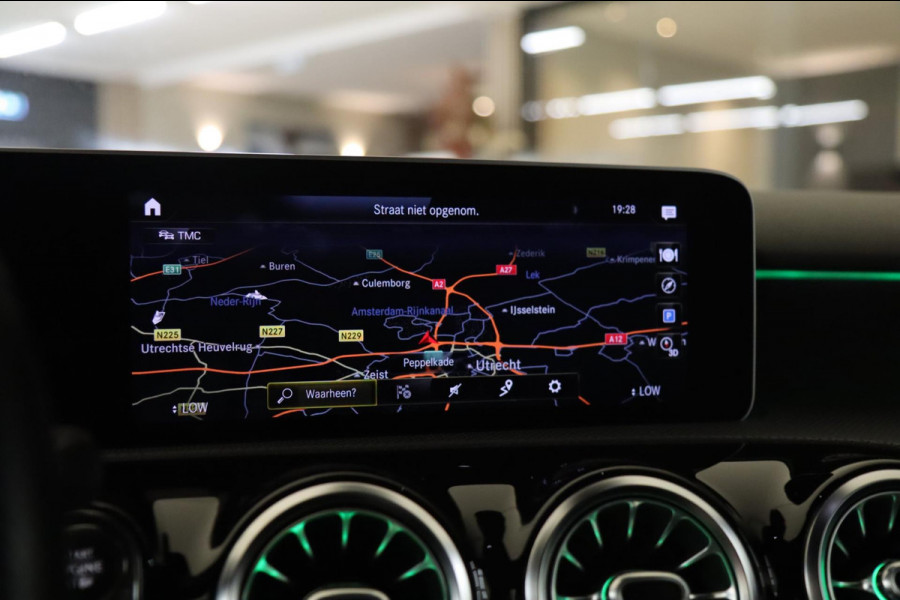 Mercedes-Benz A-Klasse 200 AMG /PANO/MEMORY/KEYLESS/CAMERA/VOL!