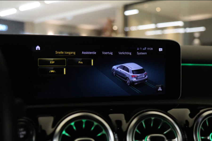 Mercedes-Benz A-Klasse 200 AMG /PANO/MEMORY/KEYLESS/CAMERA/VOL!