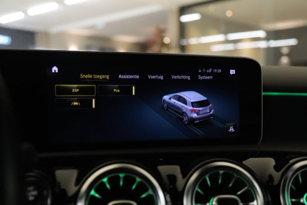 Mercedes-Benz A-Klasse 200 AMG /PANO/MEMORY/KEYLESS/CAMERA/VOL!